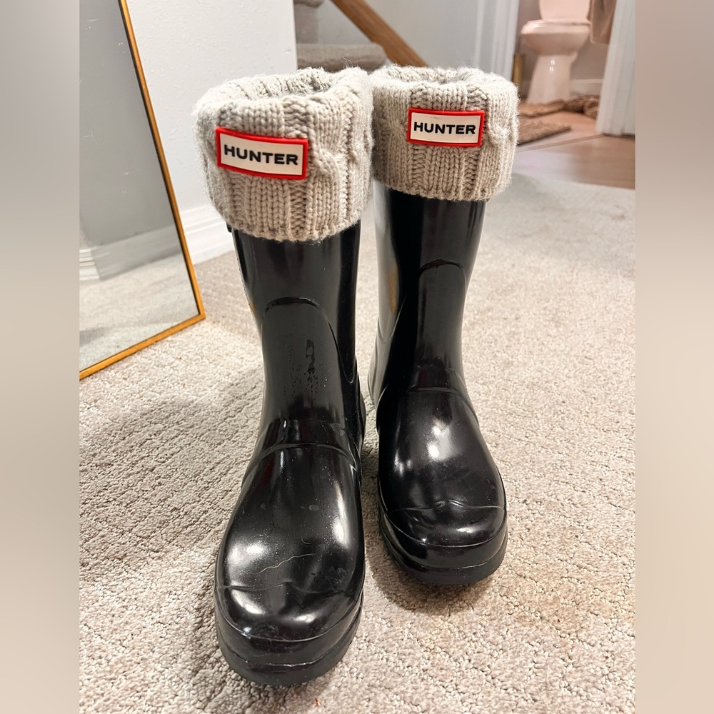 Hunter Black Gloss Rain Boots with Cream Knit Cuffs - Picture 2 of 3